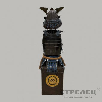 фото —  доспехи самурая (йорой). япония период эдо (1603–1868 г.)